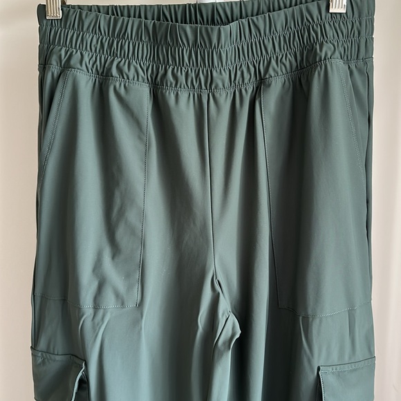 Old Navy Dark Green SleekTech Cargo Pants Size Small Tall - Picture 2 of 9